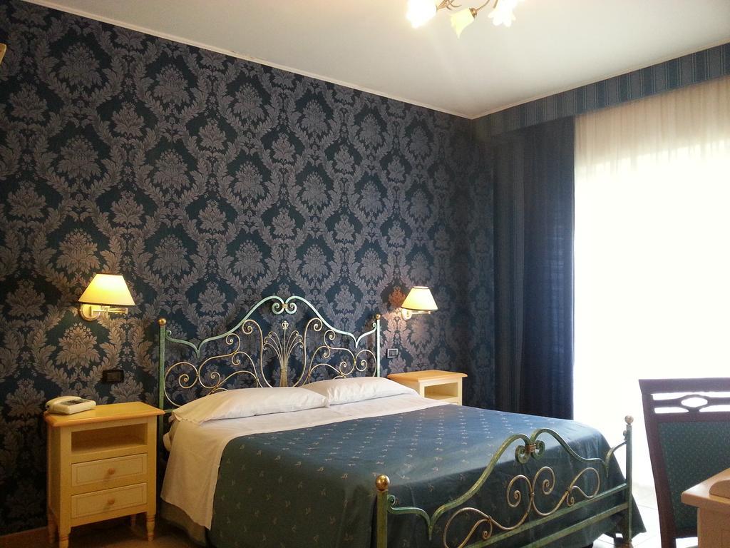 Hotel Sicilia Enna Habitación foto